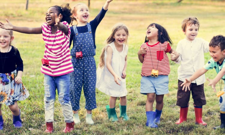 kids playing during a field trip 